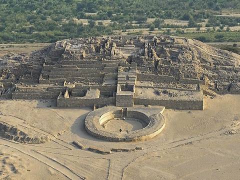 Tour in Tour to the Sacred City of Caral